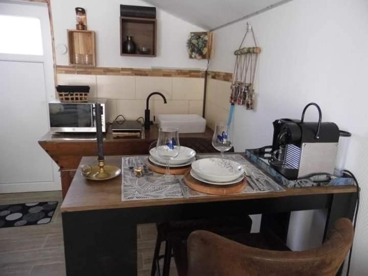 L'Histoire De L'Ouest , Jacuzzi Appartement Доль Екстер'єр фото